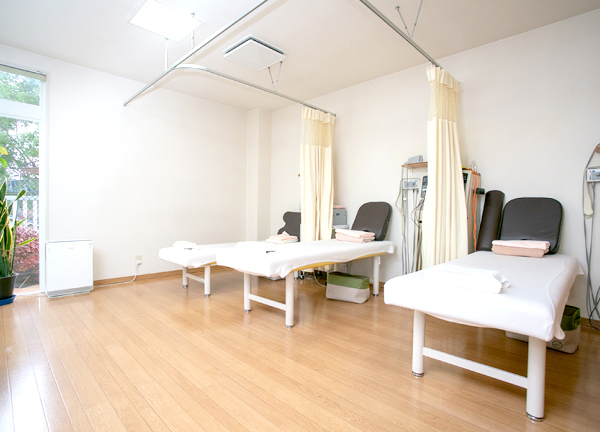 武田鍼灸整骨院(広々とした清潔感あふれる施術スペース◎)