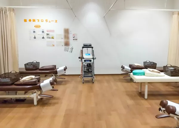 くまのみ整骨院 越谷駅前院【鍼灸】(広々とした施術室です◎)