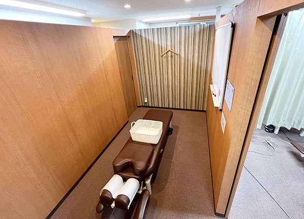 Ｈａｒｉｓｓｈｕ整骨院　新宿西口院【鍼灸】(個室での施術にもご対応しています。)