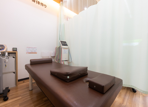 北野あおば鍼灸整骨院(施術中はカーテンで仕切れます。)