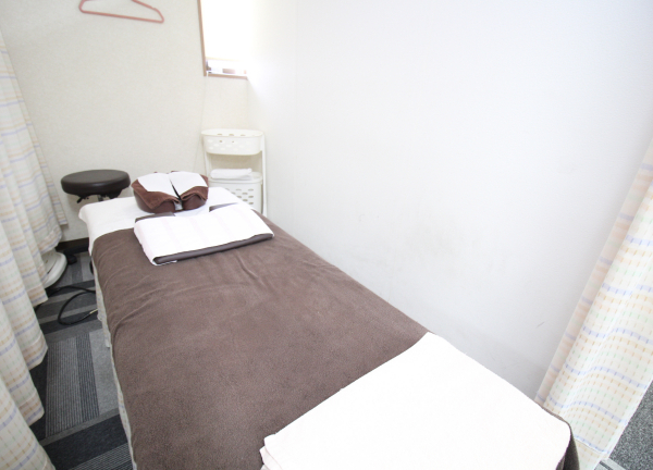 ことぶき整骨院・鍼灸院　武蔵浦和店(カーテンで仕切れるので周りの目を気にせず施術◎)