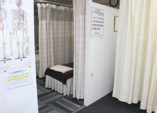 ことぶき整骨院・鍼灸院　武蔵浦和店(施術室の入口はこちらです♪)