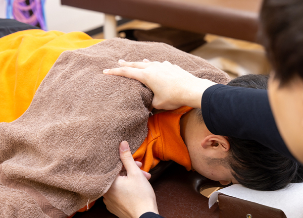 つらい肩こりの解消を目指します。