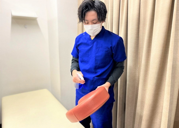 じん鍼灸整骨院　泉が丘院(ウイルス予防対策〇施術毎にベッドやまくらのアルコールを行っております。)