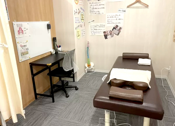 さくら鍼灸整骨院　湘南台院(施術中はカーテンで仕切れます)