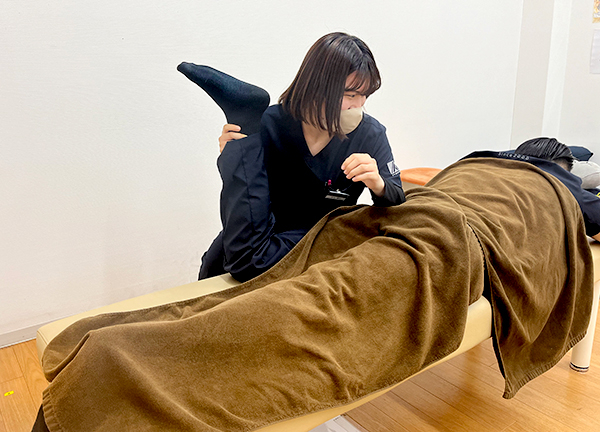ハローズ花尻接骨院(骨盤の歪みを調整し、もとの位置へ戻していきます。)