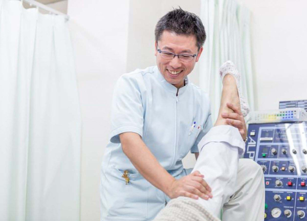 松ヶ丘すみれ整骨院(膝痛、股関節の不快感、歩行時の違和感など、下半身まわりの不調も対応します。)