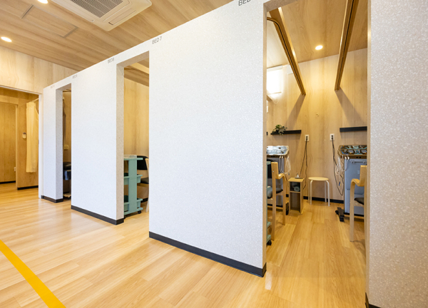 くすの樹接骨院　多布施院　【鍼灸】(EMSをおこなうスペースもあります。)