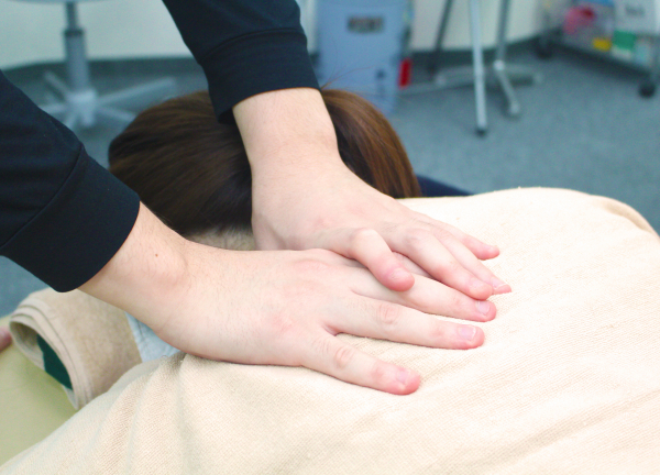 京成曳舟駅前プラザ接骨院・はり灸院【鍼灸】(肩こりや腰痛はマッサージで筋肉をほぐします)
