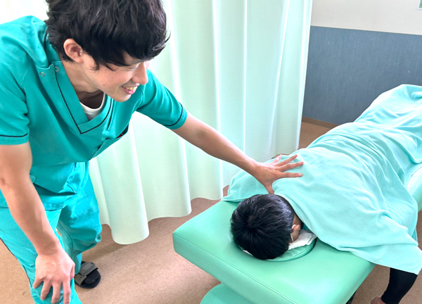 ゆうしん鍼灸整骨院　朝霞(デスクワークによる首の痛みや肩こりを緩和いたします。)