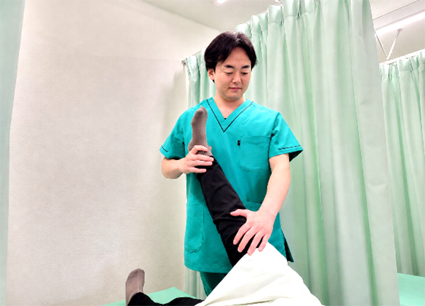 脚のゆがみを調整します。
