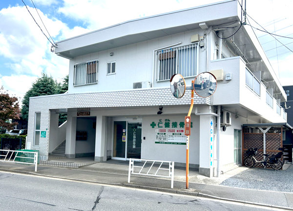 当施設の外観です。