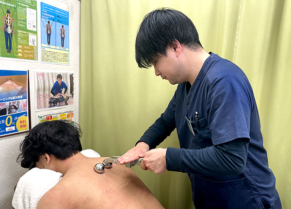 大泉名倉堂鍼灸接骨院(デスクワークなどの首の痛みや肩こりを緩和いたします。)