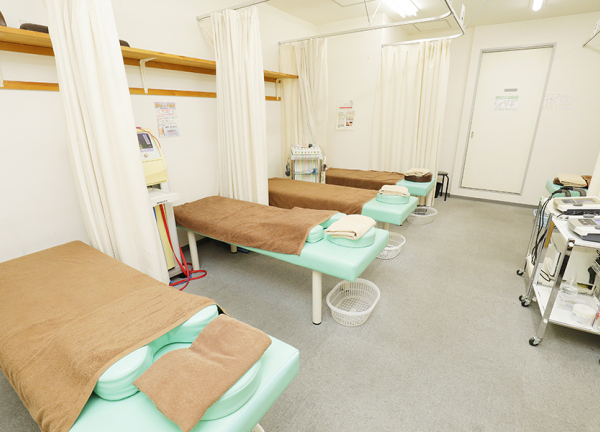 花小金井南町接骨院(落ち着いた雰囲気の施術室です。)
