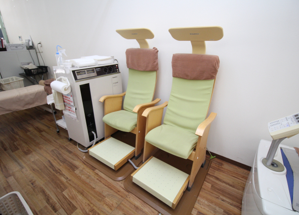 やすらぎ接骨院【鍼灸】(脚に電気を流して身体を整えます☆)