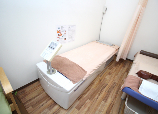 やすらぎ接骨院【鍼灸】(ウォーターベッドで手技以外のアプローチを致します◎)