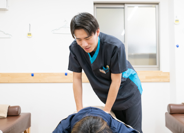 南逆井整骨院(骨盤の歪みを調整し、もとの位置へ戻していきます。)