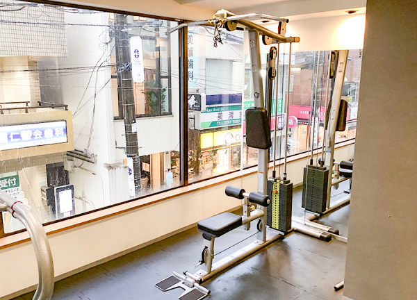 スポーツ総合治療院ＡＣＴ　学芸大学店【鍼灸】(主に背中の筋肉を鍛えられる機器です。)