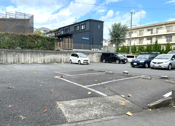 ゆうしん鍼灸整骨院　生田(車5台分の駐車スペースをご用意しています。)