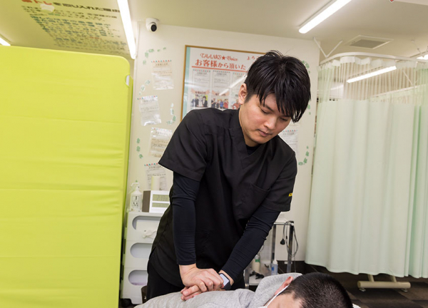 南７条あおば整骨院【鍼灸】(あおば式全身骨格矯正施術でお悩みの緩和をいたします。)