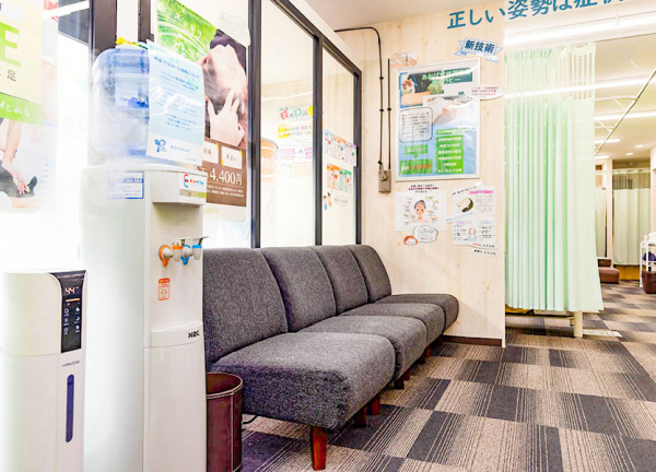 南７条あおば整骨院【鍼灸】(待合室です。)