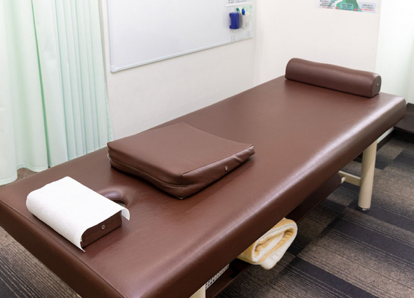 南７条あおば整骨院【鍼灸】(施術中はカーテンで仕切れます。)