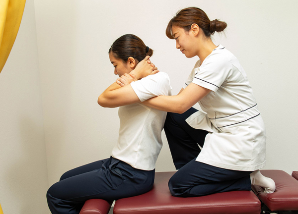 いろはに整骨院・鍼灸院(猫背などの姿勢のお悩みを改善に導きます。)