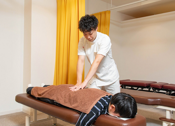 いろはに整骨院・鍼灸院(立ち仕事などの腰痛の解消も期待できます。)