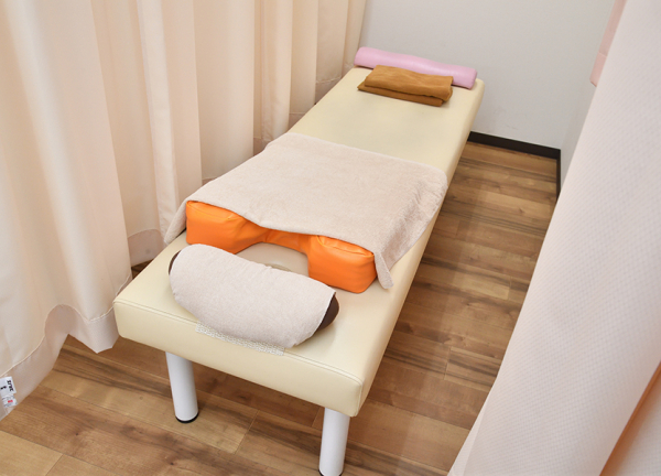 札幌北円山接骨院【鍼灸】(施術中はカーテンで仕切られております。)