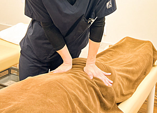 下赤塚北口接骨院(骨盤の歪みを調整し、もとの位置へ戻していきます。産後の骨盤調整も対応しております。)