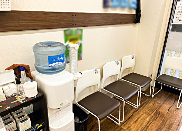 下赤塚北口接骨院(当院の待合室です。)