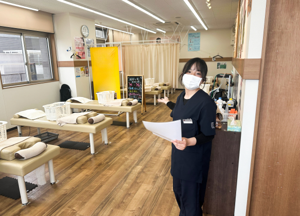 陸前高砂駅前接骨院(カーテンで仕切れる施術台もご用意しています。)