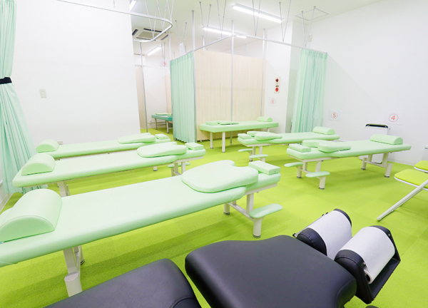 野本鍼灸整骨院　戸越院(癒しある緑が広がった施術室です。)