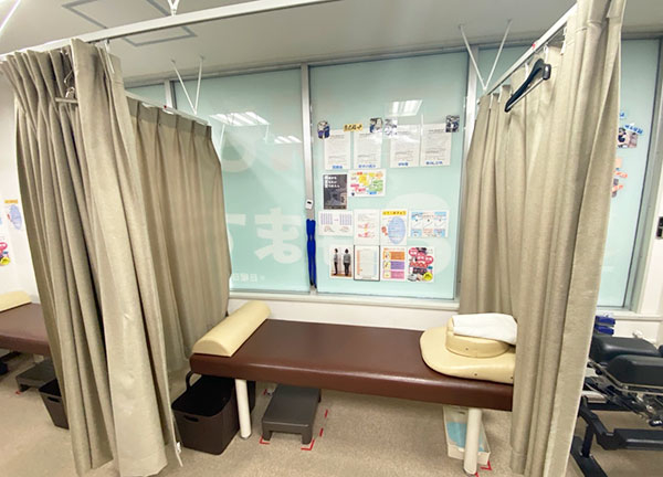 荻窪名倉堂鍼灸整骨院(施術中はカーテンで仕切っております。)