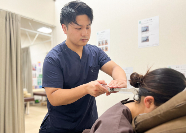 黒崎名倉堂鍼灸整骨院(特殊なローラーを使って、歪みを調整いたします。)