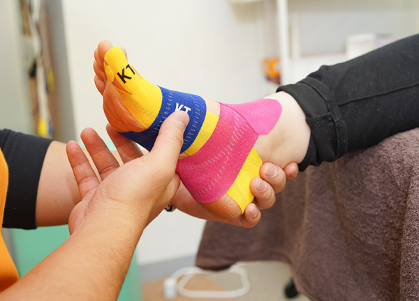 ひだまり整骨院・ひだまり鍼灸マッサージ院 (外反母趾矯正も行っております。)