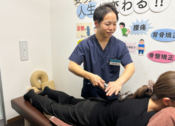 与野名倉堂鍼灸院・整骨院(特殊なローラーを使って、歪みを調整いたします。)