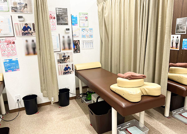 与野名倉堂鍼灸院・整骨院(施術中はカーテンで仕切っております。)