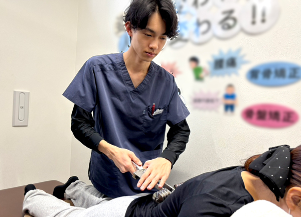 与野名倉堂鍼灸院・整骨院(特殊なローラーを使って、歪みを調整いたします。)