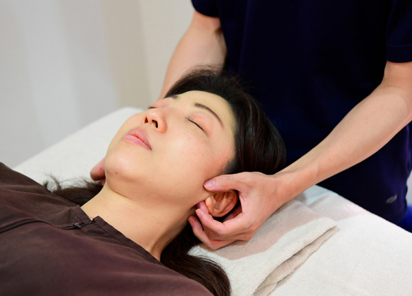 広尾ＦＩＥＬＤ鍼灸整骨院（恵比寿）(お顔のリンパを流してフェイスラインのリフトアップを目指します。)