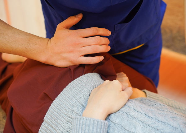 東林間駅前接骨院(産後の緩んだ骨盤を引き締めます。)