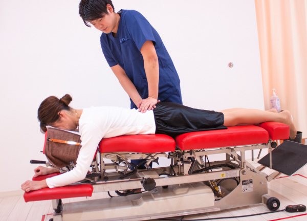 やさしさ昭島東中神整骨院(矯正専用ベッドは痛みはほとんどありません。)