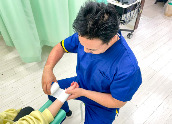 一橋学園駅前鍼灸接骨院(テーピングや固定で急性のケガの対応をいたします。)
