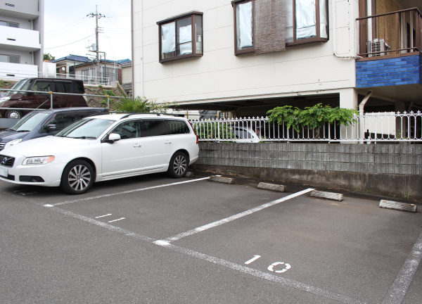 チョウ接骨院(11番が当院の駐車場です。)