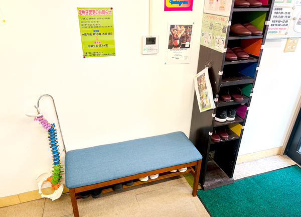 待合スペースでおくつろぎください。