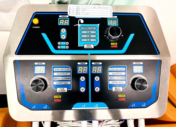 電気による刺激で硬くなったお身体をほぐします。