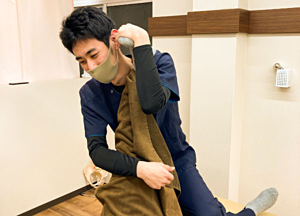 西新中央商店街接骨院(骨盤の歪みを調整し、もとの位置へ戻していきます。	産後の骨盤調整も対応しております。)
