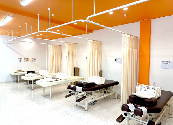 くまのみ整骨院　蓮田駅前院【鍼灸】(施術室は常に清潔に保たれております。)