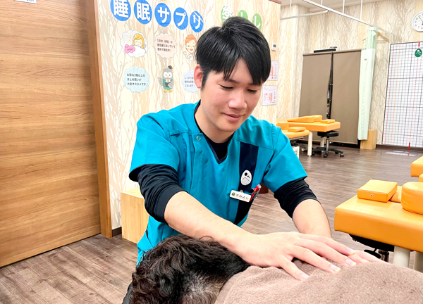 こころ整体院　札幌東本願寺院(デスクワークで疲労した首周りを緩和します。)