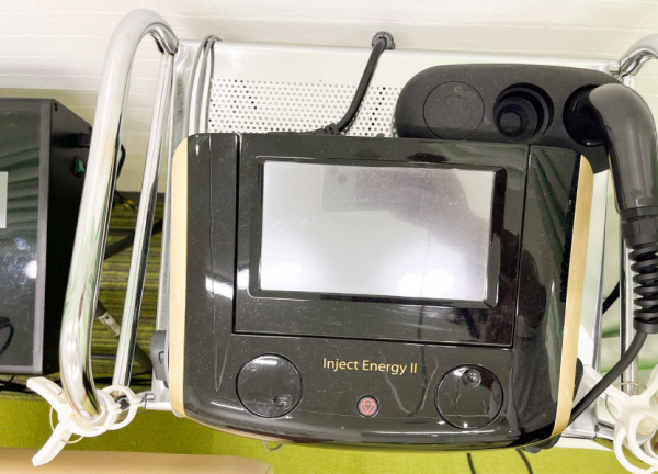 すずらん鍼灸接骨院　志免院(腹部に電流を流して筋肉を鍛えます。)